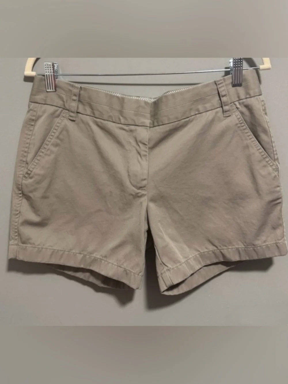 EUC- J. Crew- Women's Khaki 100% Cotton Chino Shorts. Size 8